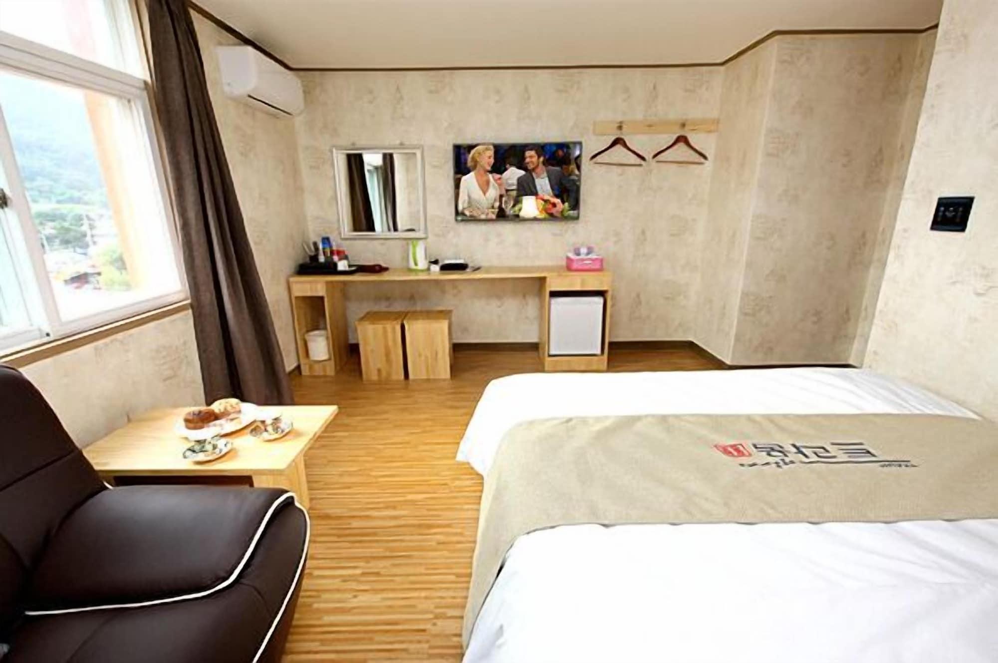 Traum Hotel y Condo Gapyeong Exterior foto